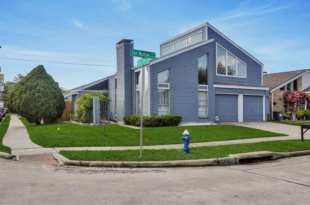 4250 Sun Meadow Dr, Houston TX  77072-1455 exterior