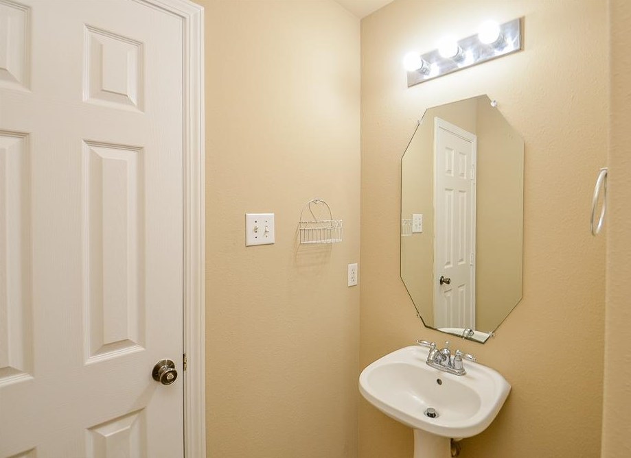 12551 Ashford Riv, Houston TX  77072-5663 exterior