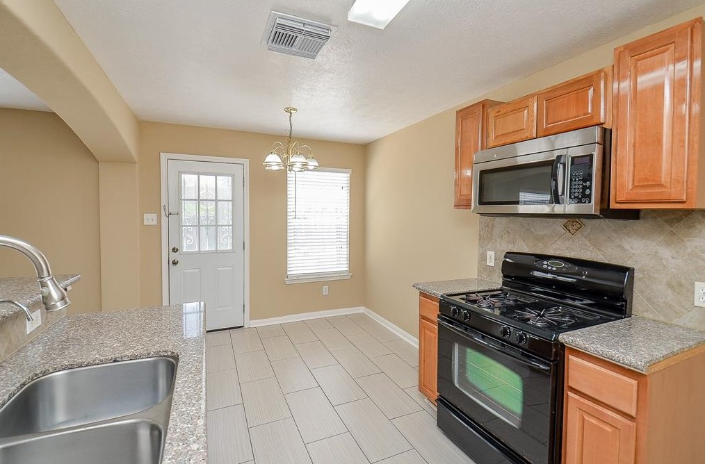 12551 Ashford Riv, Houston TX  77072-5663 exterior