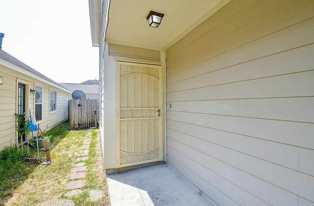 12551 Ashford Riv, Houston TX  77072-5662 exterior