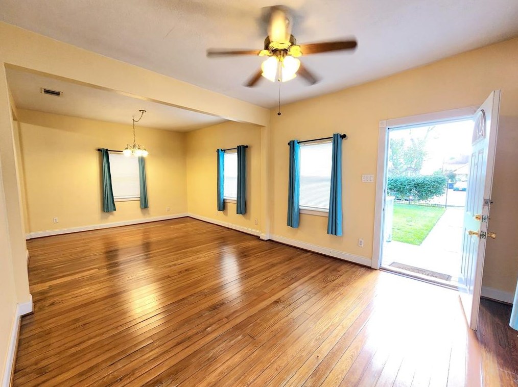 723 10th 1/2 St, Houston TX  77008-7107 exterior