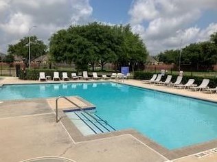 5526 Walnut Gln Ln, Richmond TX 77471-2681 exterior