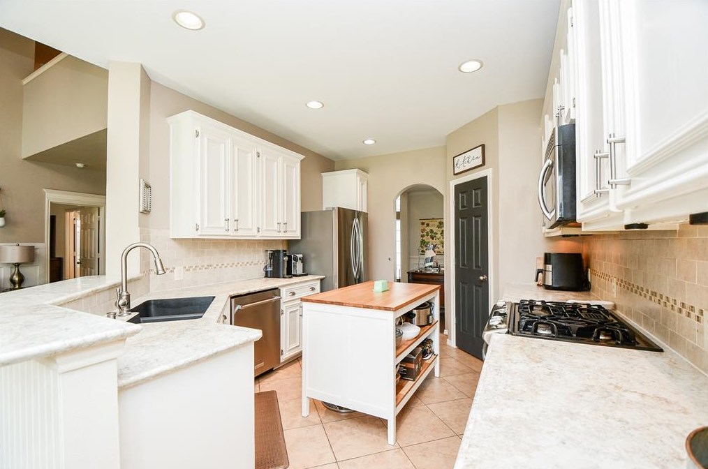 5526 Walnut Gln Ln, Richmond TX 77471-2681 exterior