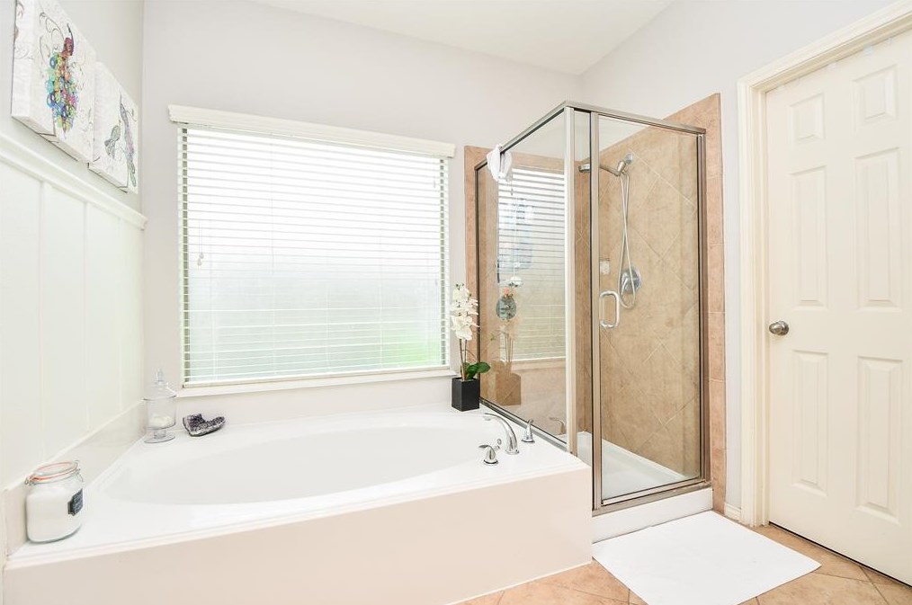 5526 Walnut Gln Ln, Richmond TX 77471-2681 exterior