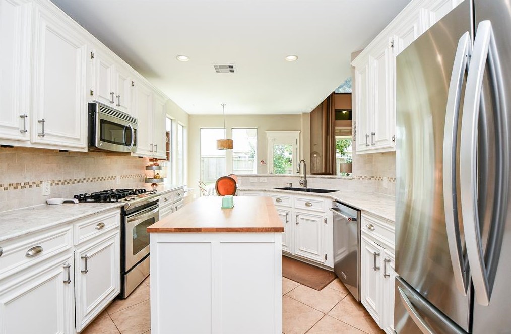 5526 Walnut Gln Ln, Richmond TX 77471-2681 exterior