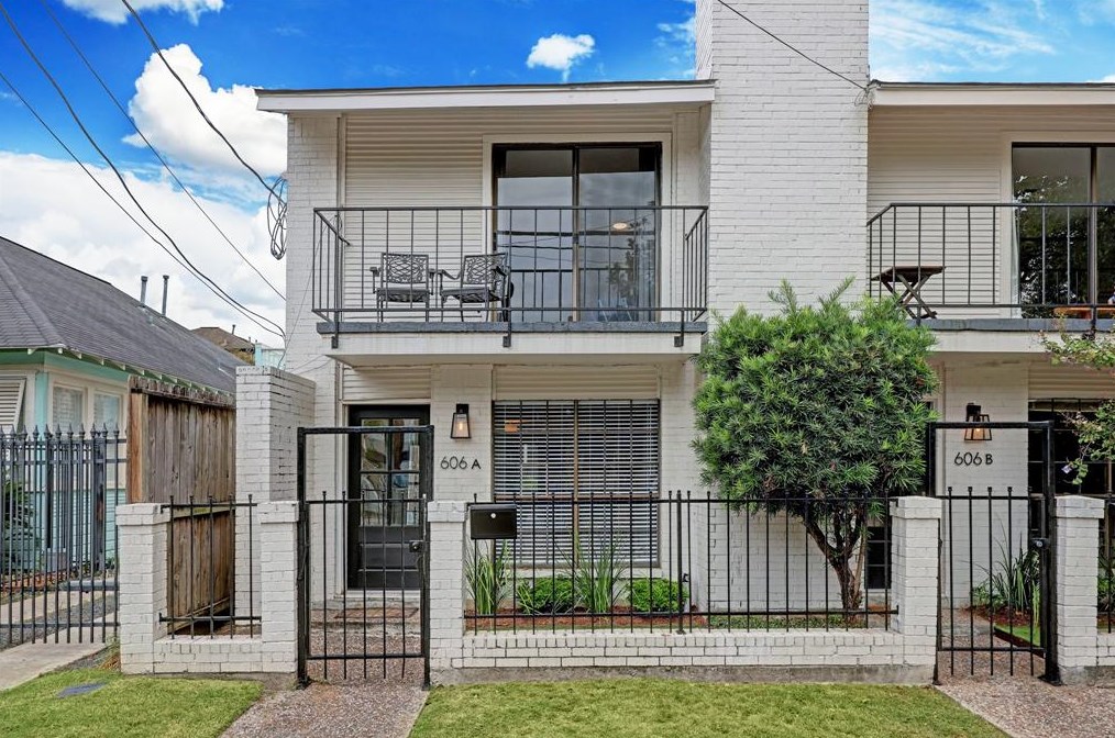 606 Welch St, Houston TX  77006-2128 exterior