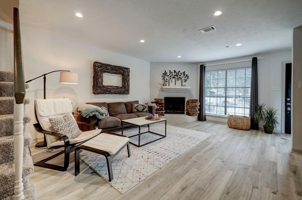 606 Welch, Houston TX  77006-1307 exterior