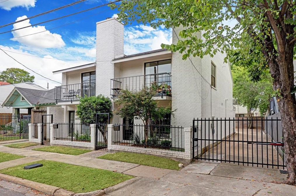 606 Welch, Houston TX  77006-1307 exterior