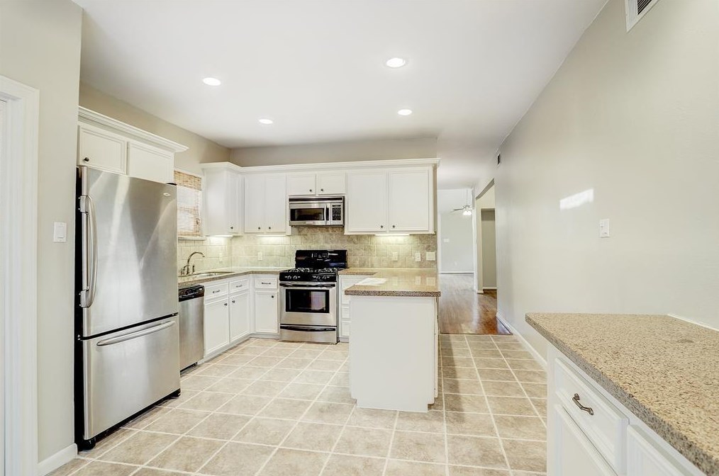 1209 Willard St, Houston TX  77006-1109 exterior