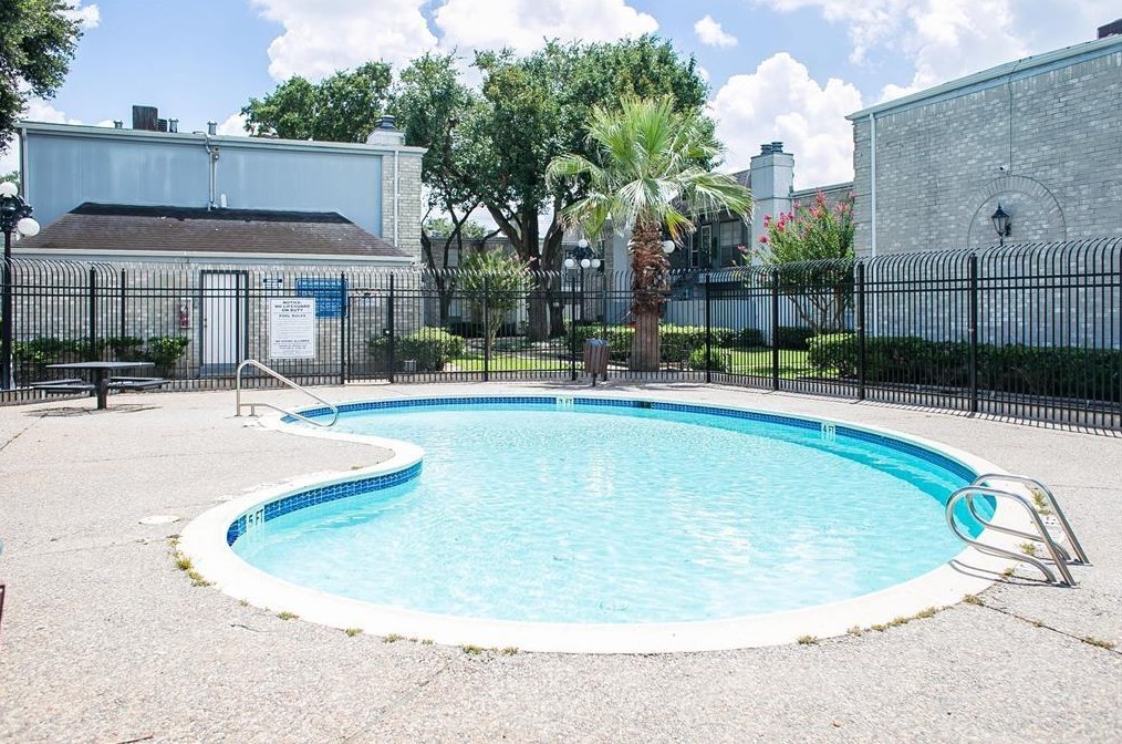 6606 De Moss Dr, Houston TX  77074-5000 exterior