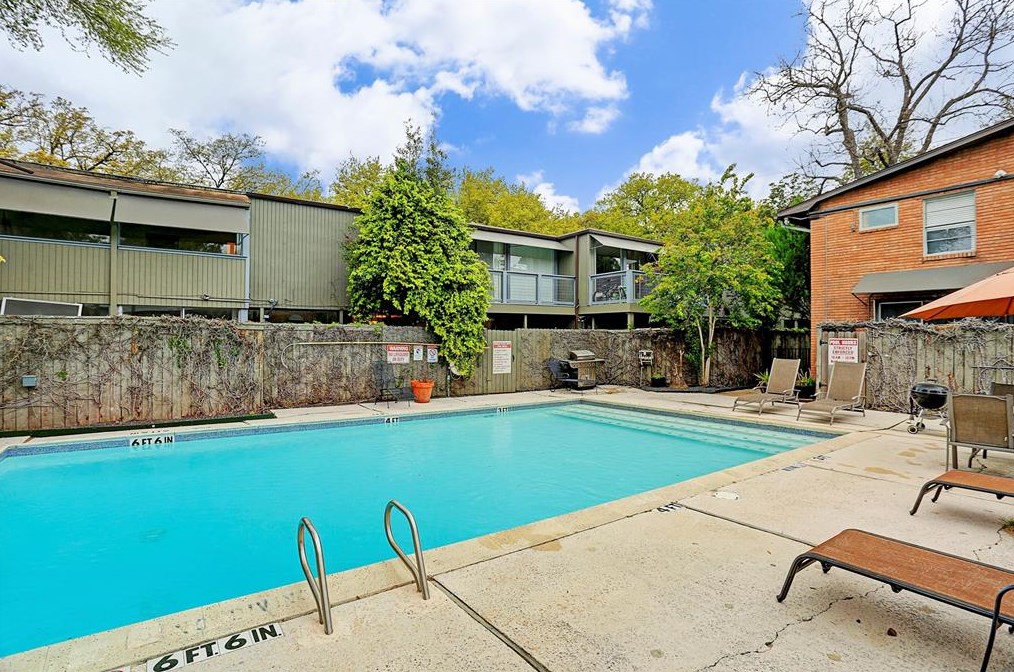1303 Vassar St, Houston TX  77006-6056 exterior