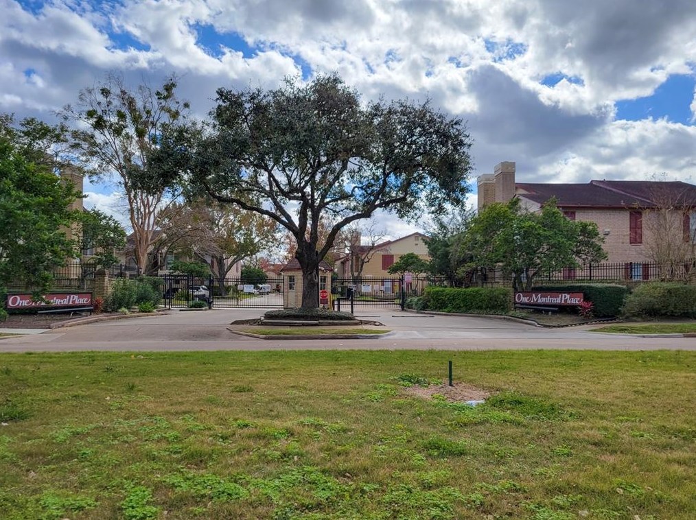 2120 El Paseo St, Houston TX  77054-3211 exterior