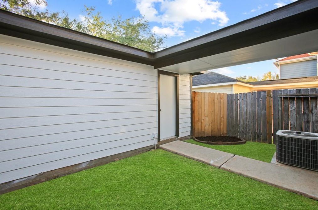 3947 Carriage Park Row, Missouri City TX  77459-2448 exterior