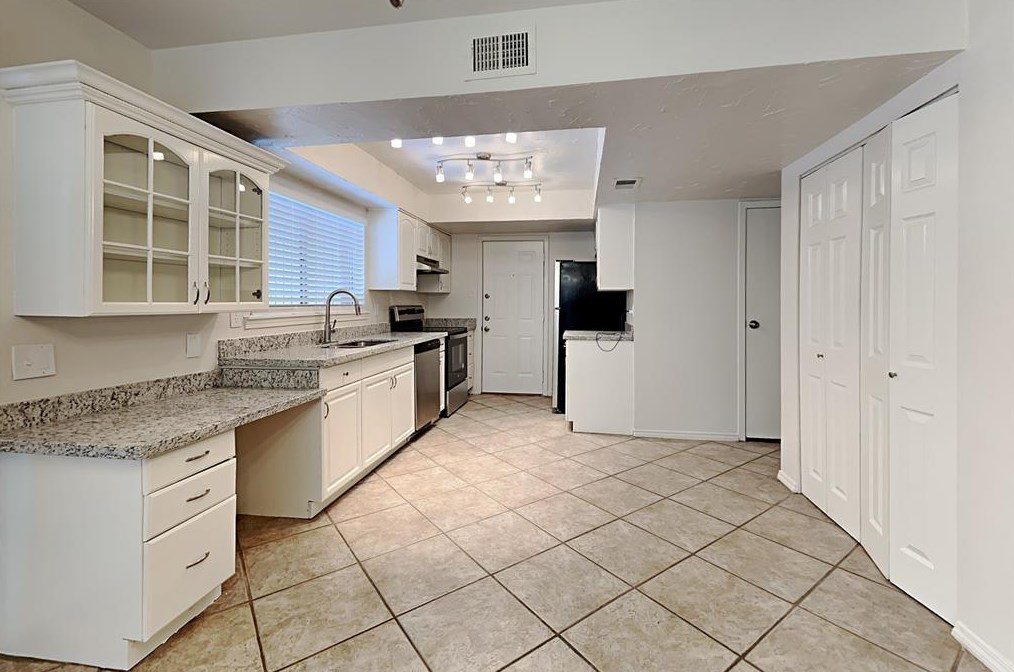 1 Basal Briar Ct, Spring TX  77381-3449 exterior