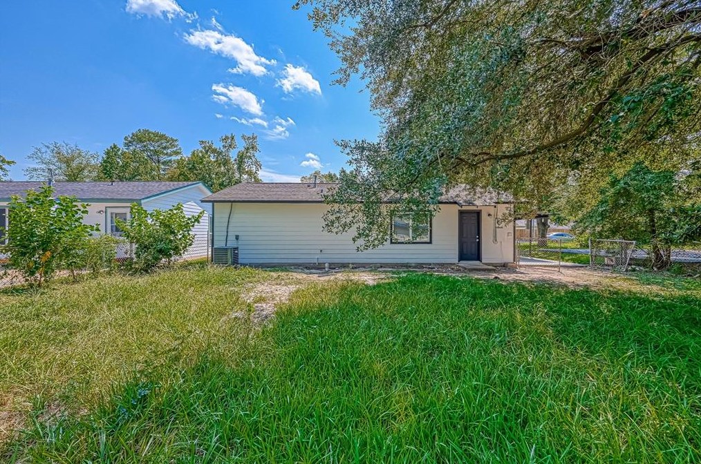 6419 Mohawk St, Houston TX 77016-2002 exterior