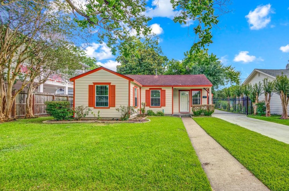 7618 Moss Rose St, Houston TX  77012-3509 exterior