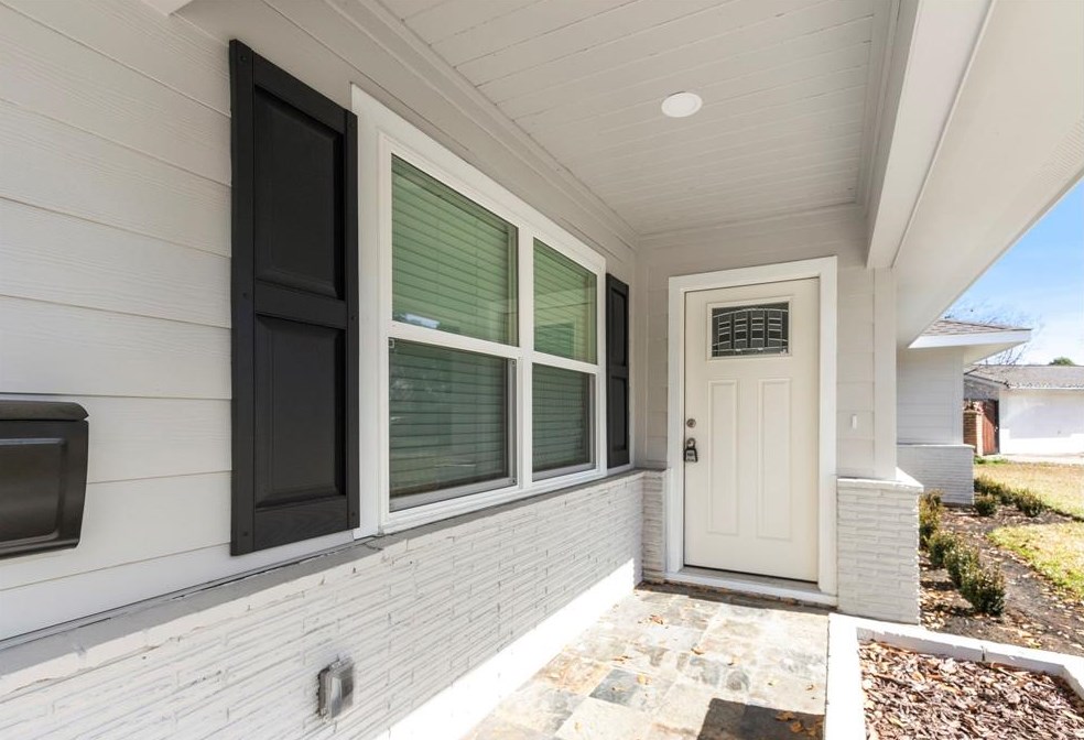 10218 Moorberry Ln, Houston TX  77043-2610 exterior