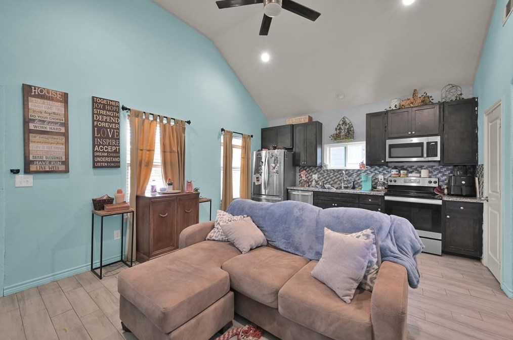 16918 Hammon, Montgomery TX 77316-6722 exterior