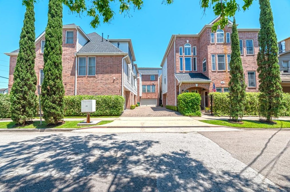 207 Drew St, Houston TX  77006-2227 exterior