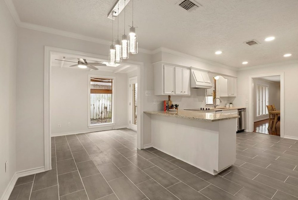 10322 Chevy Chase Dr, Houston TX  77042-2446 exterior