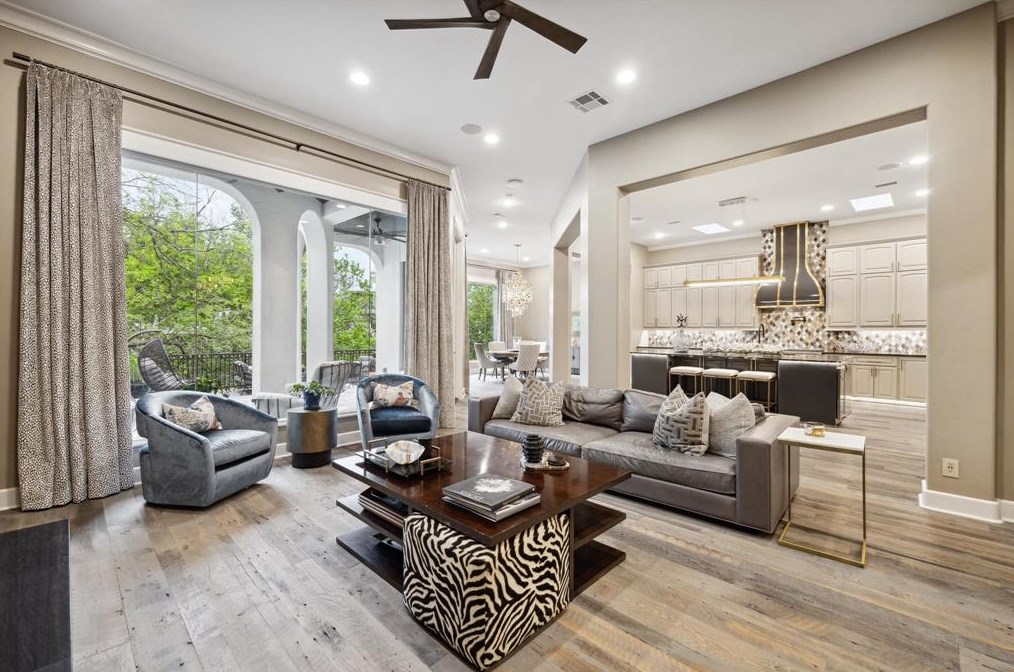 7 Ter, Houston TX  77007-5070 exterior