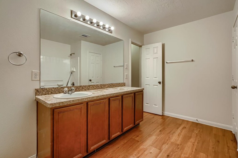 1039 Doubletree Gln Dr, Houston TX  77073-5673 exterior