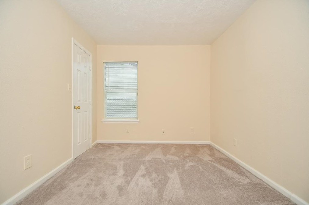 9438 Fairland Dr, Houston TX  77051-3119 exterior