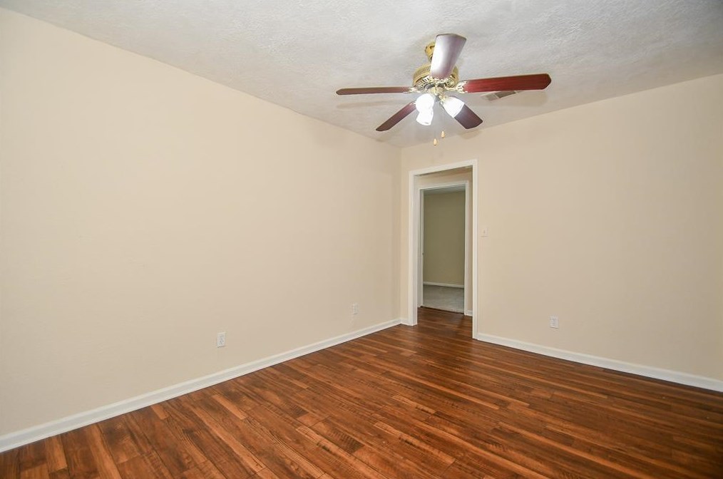 9438 Fairland Dr, Houston TX  77051-3119 exterior