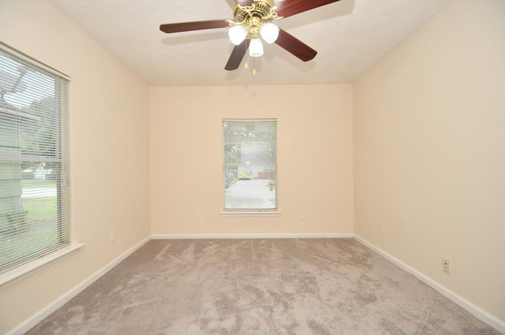 9438 Fairland Dr, Houston TX  77051-3119 exterior