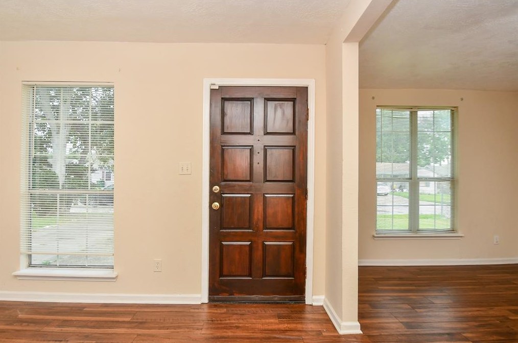 9438 Fairland Dr, Houston TX  77051-3117 exterior