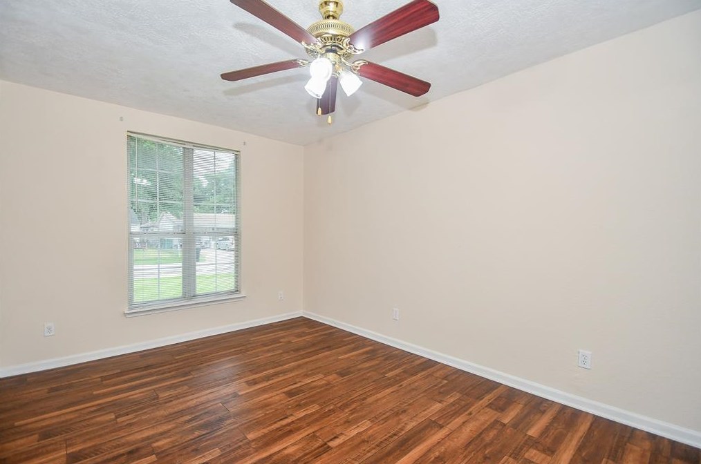 9438 Fairland Dr, Houston TX  77051-3119 exterior