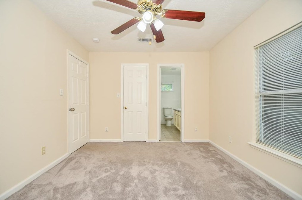 9438 Fairland Dr, Houston TX  77051-3119 exterior