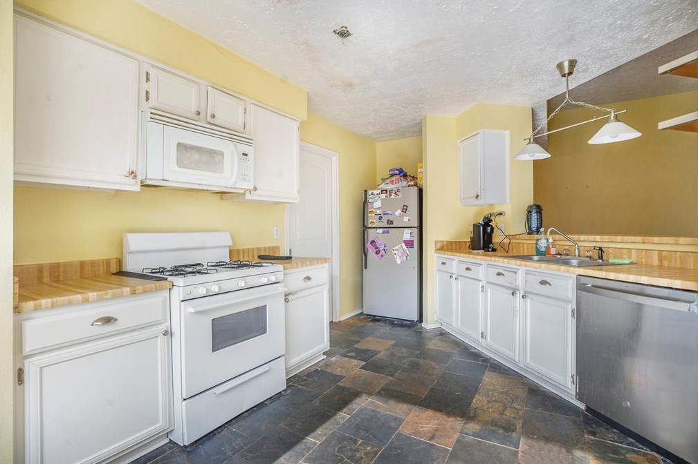 419 Capehill, Houston TX  77598-2611 exterior