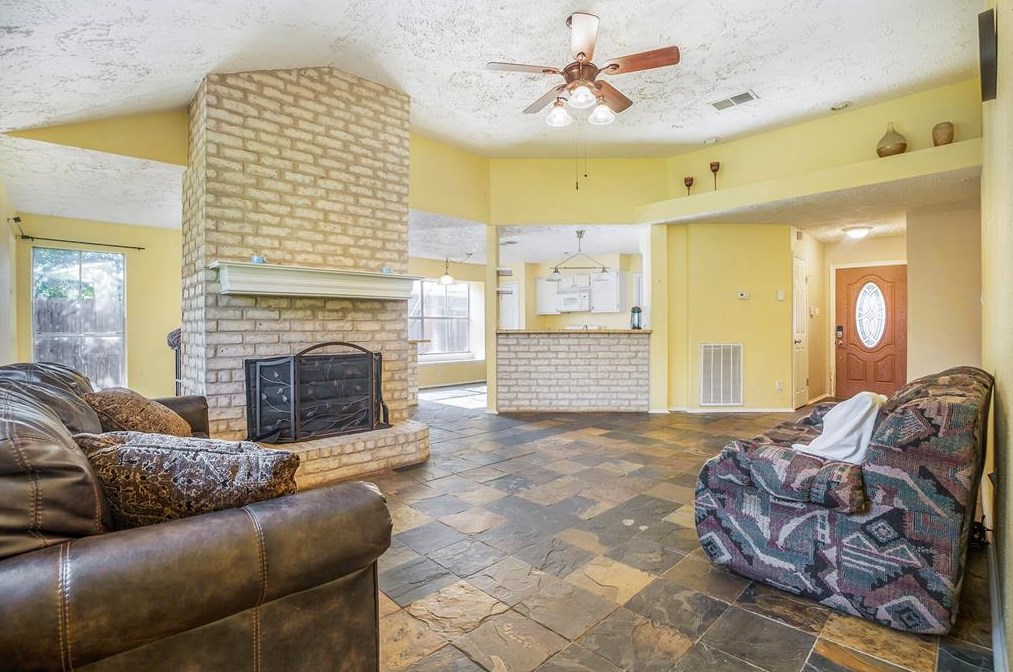 419 Capehill Dr, Houston TX  77598-2611 exterior