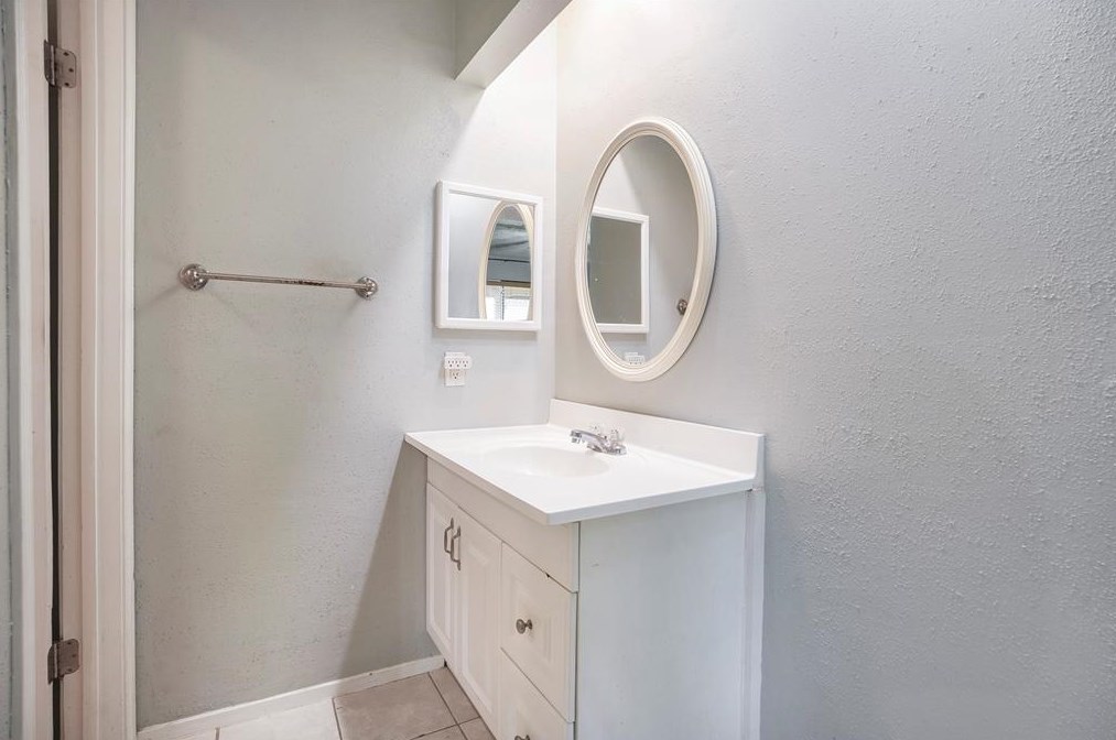 419 Capehill, Houston TX  77598-2611 exterior