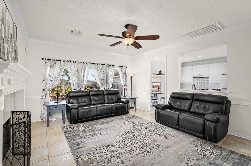 3503 Almond Crk Dr, Houston TX  77059-2819 exterior