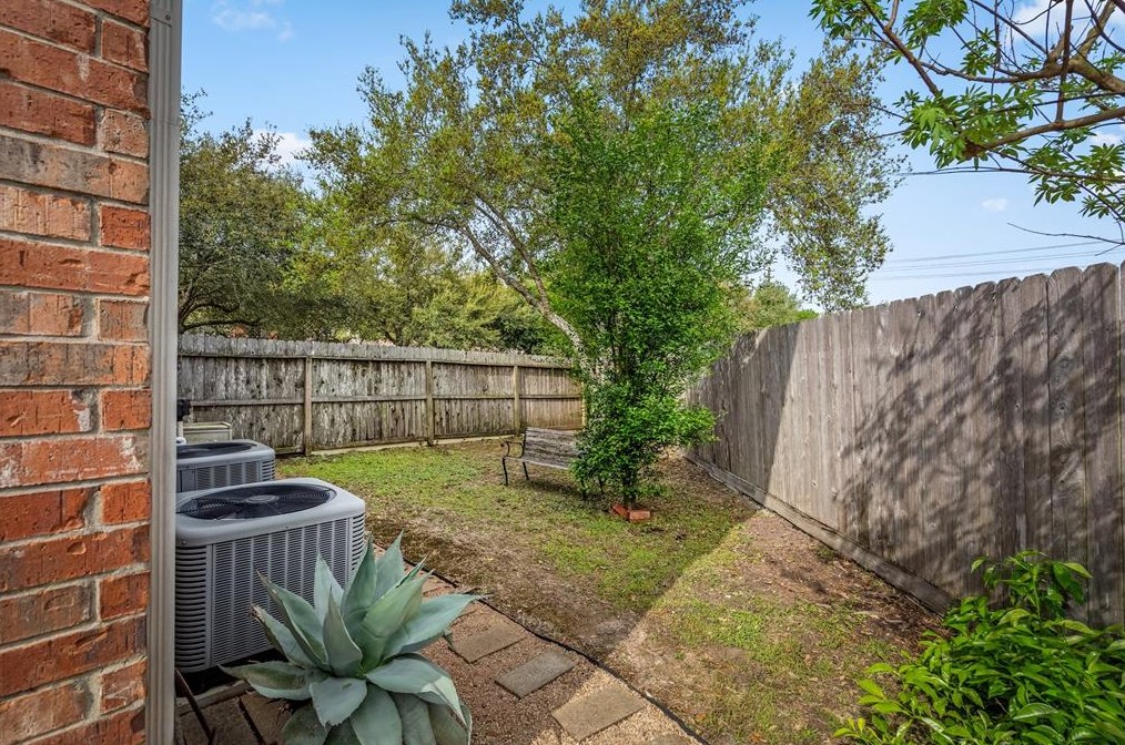3503 Almond Crk Dr, Houston TX  77059-2819 exterior