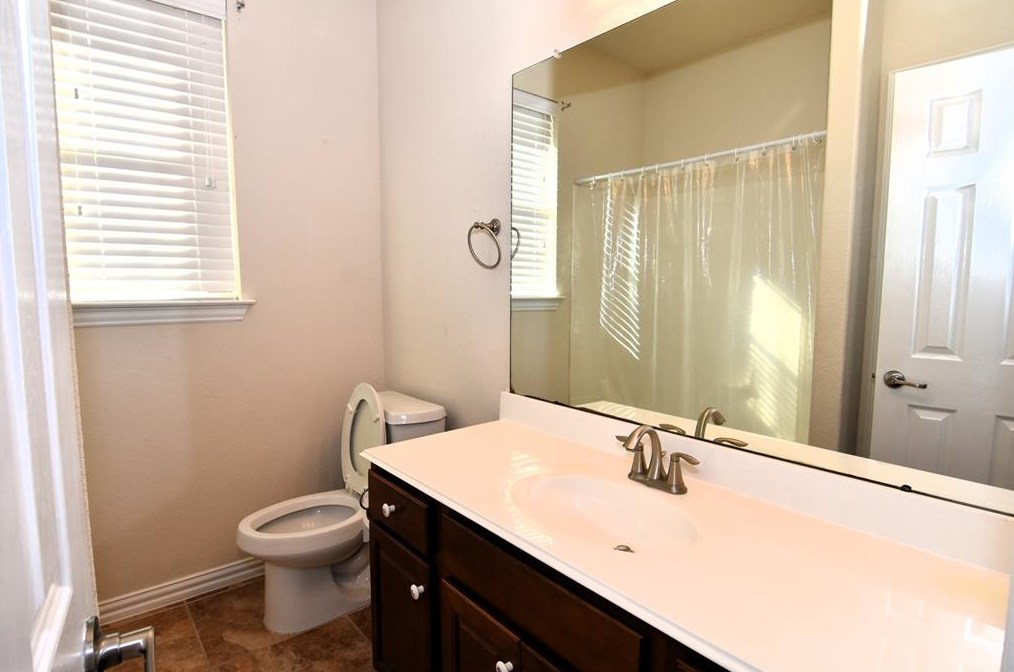 6107 Carnaby Ln, Richmond TX  77471-4584 exterior