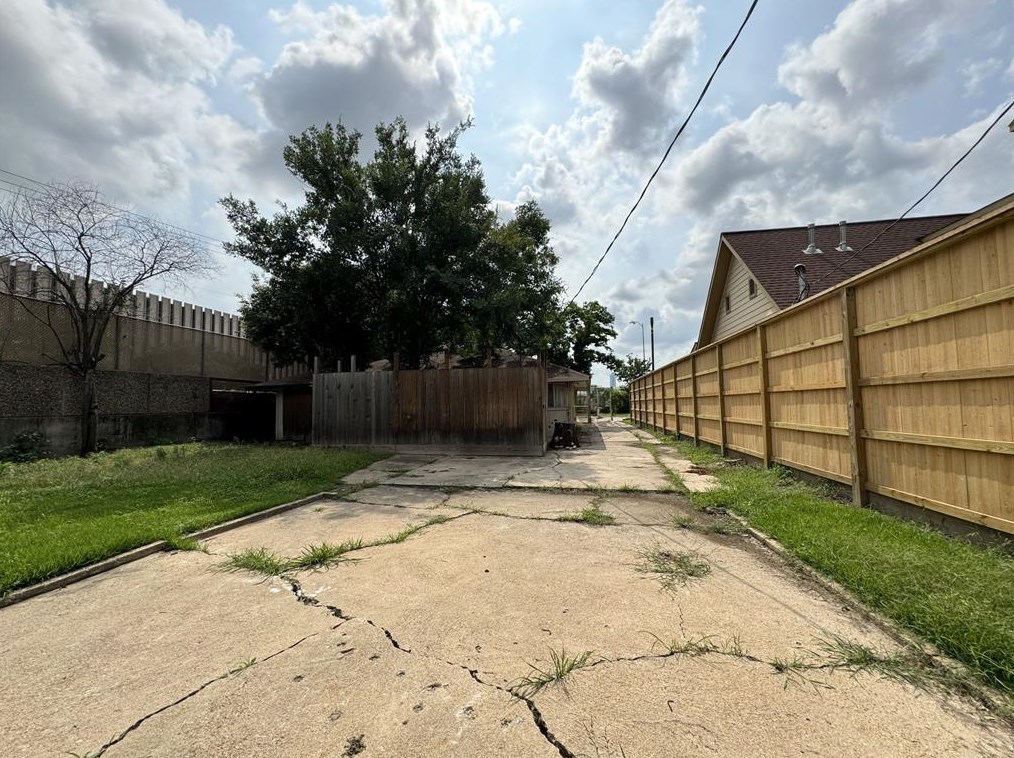 3319 Bammel Ln, Houston TX  77098-2028 exterior