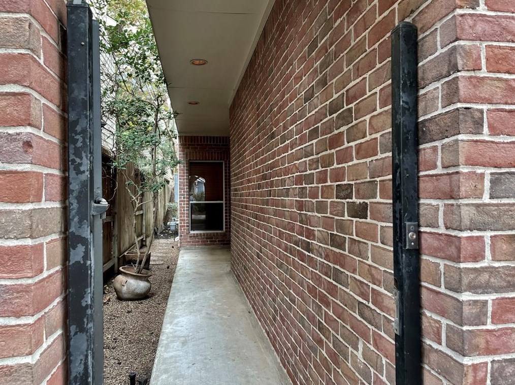 4010 Gibson St, Houston TX  77007-5728 exterior