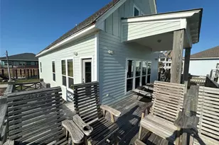 2836 Gulf View Ln, Crystal Beach, TX 77650 - Photo 11