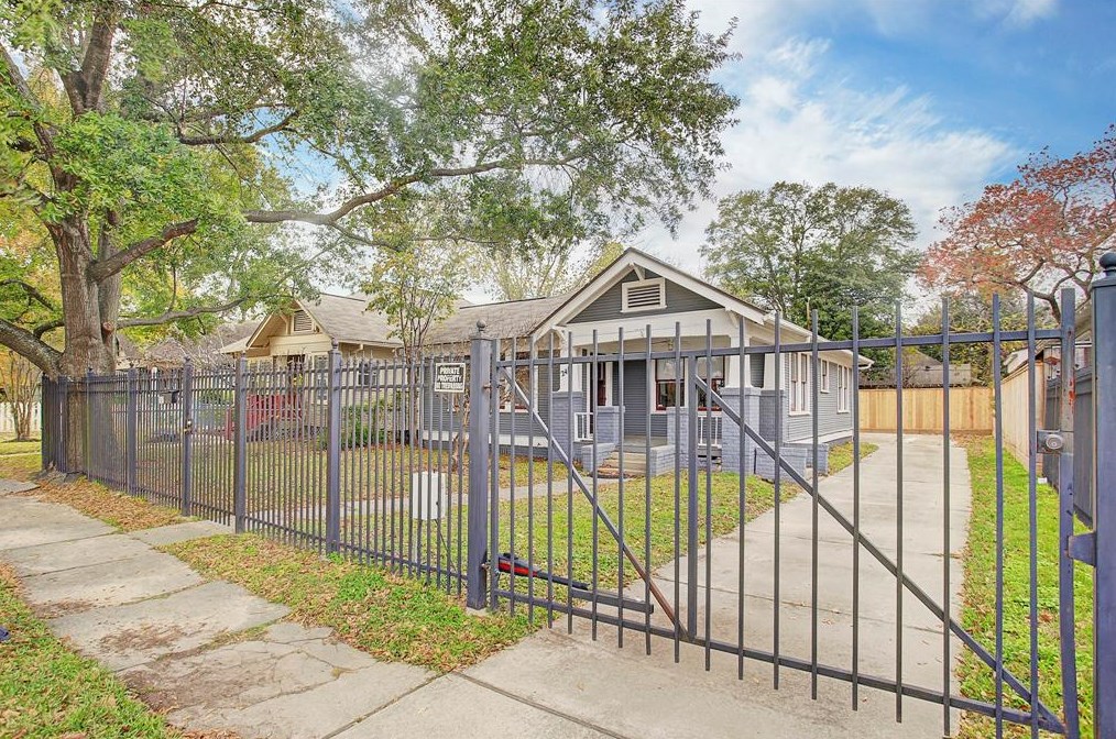 241 21st St, Houston TX  77008-2541 exterior