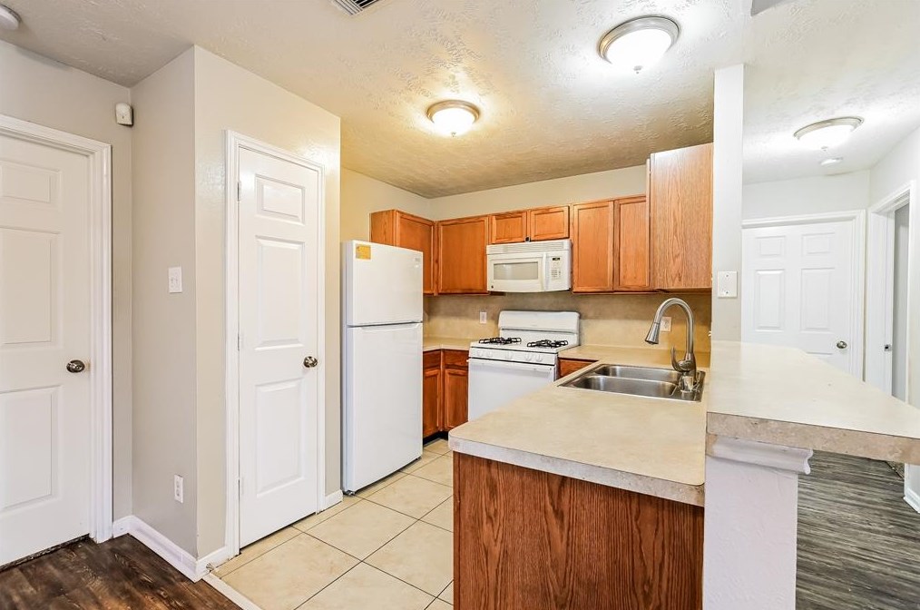507 Richcrest Dr, Houston TX  77060-6249 exterior