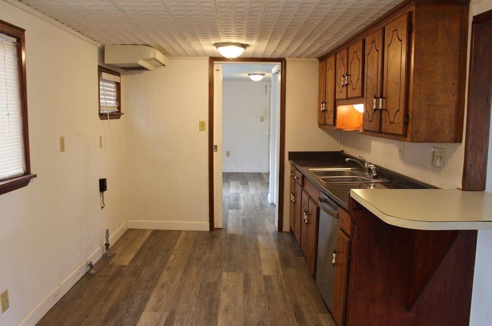 706 S Blackwell St, Morgans Point, TX 77571