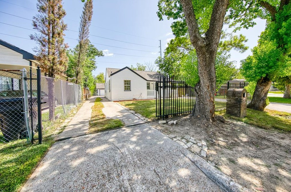 7232 Eppes St, Houston TX  77087-4340 exterior