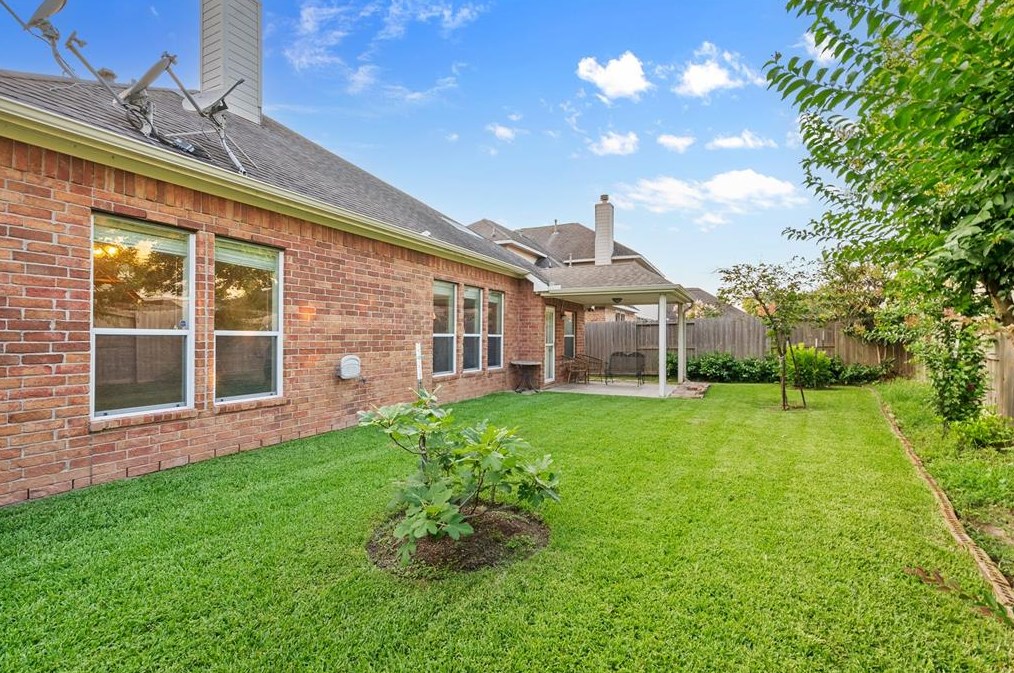 5211 Silver Oak Dr, Pasadena TX 77505-3075 exterior