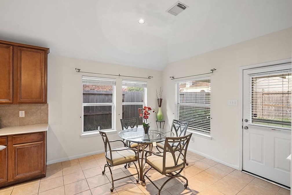 5211 Silver Oak Dr, Pasadena TX 77505-3075 exterior