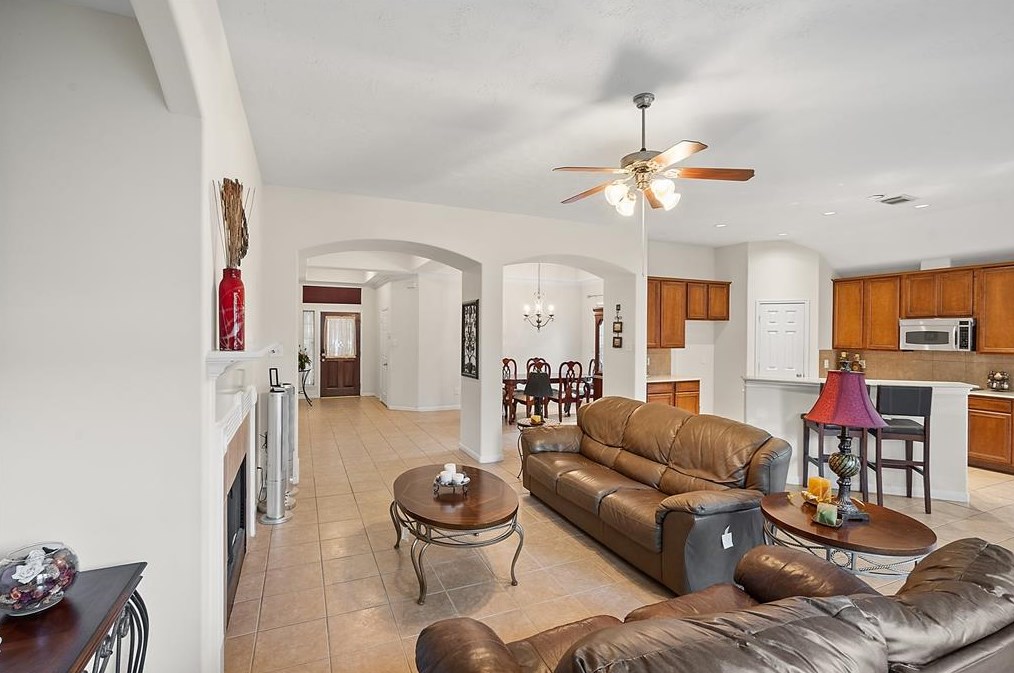 5211 Silver Oak Dr, Pasadena TX 77505-3075 exterior