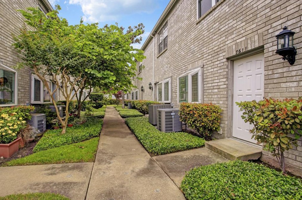 7611 Cambridge St, Houston TX  77054-2009 exterior