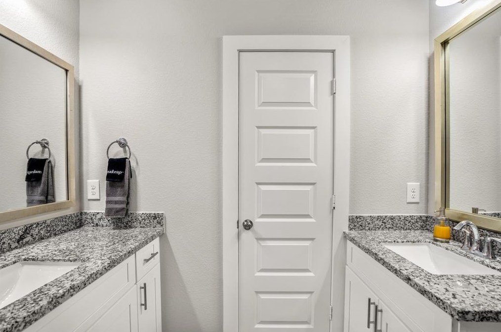 4830 Firnat, Houston TX  77016-5224 exterior